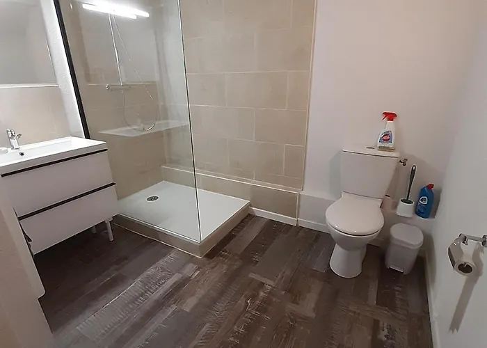 Chaleureux, 2 Pieces Pour 4 Personnes Avec Acces Piscine - Fr-1-504-424